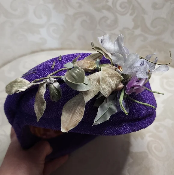 VINTAGE 1950S PURPLE PILLBOX HAT WITH VELVET FLOWERS OLD HOLLYWOOD GLAM